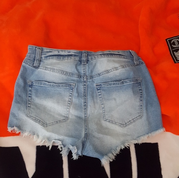 Shorts - Picture 2 of 3